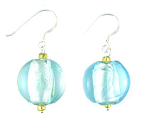 Load image into Gallery viewer, Glasohrringe, hell blau, rund, flach, 925er Sterlingsilber-Bügel, ca. 20 mm Ø, glänzend - chic-net.de
