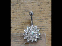 Load image into Gallery viewer, Glitzer Bauchnabel Piercing Kristall Blume Edelstahl - chic-net.de
