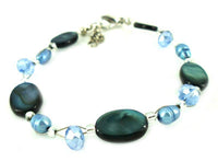 Cargar imagen en el visor de la galería, Glitzer Perlmutt Armband blau grau oval Perlen Scheiben Damen Karabiner nickelfrei 18cm-20cm - chic-net.de
