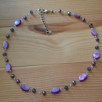 Load image into Gallery viewer, Halskette Glitzer Perlen Perlmutt Scheiben oval lila - chic-net.de
