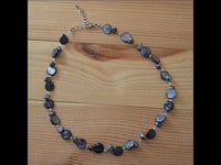 Load image into Gallery viewer, Halskette grau blau Perlmutt Muschel Perlen Scheiben - chic-net.de
