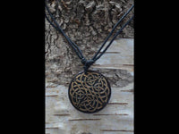 Load image into Gallery viewer, Halskette Holz verstellbar Anhänger keltischer Knoten - chic-net.de
