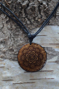 Load image into Gallery viewer, Halskette Holz verstellbar Anhänger rund Blume indisch - chic-net.de
