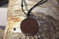 Load image into Gallery viewer, Halskette Holz verstellbar Anhänger rund Vegvisir - chic-net.de
