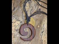 Load image into Gallery viewer, Halskette Kette Holz Baumwolle Holzanhänger Spirale - chic-net.de
