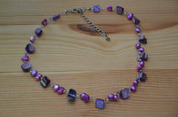 Load image into Gallery viewer, Halskette lila violett Perlen Perlmutt Muschel Splitter - chic-net.de
