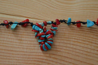 Cargar imagen en el visor de la galería, Halskette Steinsplitter Baumwolle schwarz türkis rot - chic-net.de
