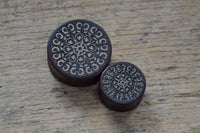 Cargar imagen en el visor de la galería, Holz Flesh Plug Tamarinde Holz Krokodilholz Kreuz Ranken - chic-net.de
