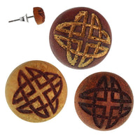 Cargar imagen en el visor de la galería, Holz Ohrstecker keltisch Knoten Sterlingsilber 925er rund 8 mm Lasergravur golden - chic-net.de
