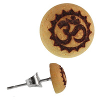 Load image into Gallery viewer, Holz Ohrstecker OM Zacken Sterlingsilber 925er rund 8 mm Lasergravur golden - chic-net.de
