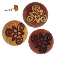 Load image into Gallery viewer, Holz Ohrstecker Triqueta Triskele Sterlingsilber 925er 8 mm Lasergravur golden - chic-net.de
