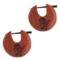 Cargar imagen en el visor de la galería, Holz Pin Creolen Sawoholz Horn-Pin 23 mm rund dunkle Gravur Motiv unisex - chic-net.de
