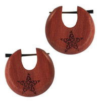 Cargar imagen en el visor de la galería, Holz Pin Creolen Sawoholz Horn-Pin 23 mm rund dunkle Gravur Motiv unisex - chic-net.de
