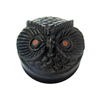 Load image into Gallery viewer, Holz Plug Eule schwarz handgeschnitzt braune Augen - chic-net.de
