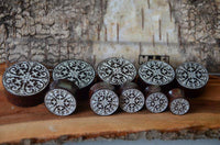 Cargar imagen en el visor de la galería, Holz Plug Gothic Kreuz silber double flared - chic-net.de
