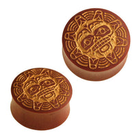 Load image into Gallery viewer, Holz Plug Krieger Gesicht Sonne golden Gravur Sawoholz rotbraun - chic-net.de
