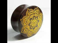 Load image into Gallery viewer, Holz Plug Mandala Blume Sonoholz dunkelbraun golden Gravur.
