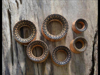 Load image into Gallery viewer, Holz Plug Olivenholz Sonnenblume handmade double flared - chic-net.de
