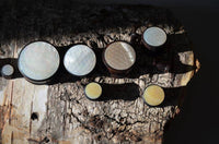 Cargar imagen en el visor de la galería, Holz Plug Perlmutt Inlay Gravur Blume des Lebens ribbed - chic-net.de
