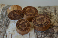 Load image into Gallery viewer, Holz Teakholz Plug Odins Horn Knotenrand double flared - chic-net.de
