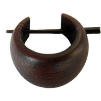 Cargar imagen en el visor de la galería, Holzcreolen, dunkelbraune Holzcreolen, handgeschnitzt aus braunem Sonoholz, 16mm, Pin-Ohrringe.
