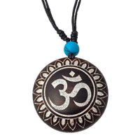 Cargar imagen en el visor de la galería, Holzkette rund verstellbar Baumwolle Om Buddha Maske golden silbern natur - chic-net.de
