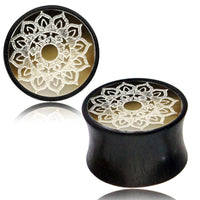 Load image into Gallery viewer, Holzplug Black Shell Lotus Blume Gravur Plug Tamarindenholz Inlay double flared - chic-net.de
