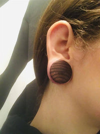 Load image into Gallery viewer, Holzplug Zebraholz handgeschnitzt braun gestreift Tribal Holz Tunnel Plug Expander - chic-net.de
