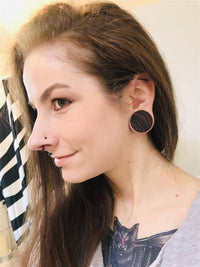 Load image into Gallery viewer, Holzplug Zebraholz handgeschnitzt braun gestreift Tribal Holz Tunnel Plug Expander - chic-net.de
