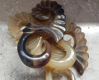 Cargar imagen en el visor de la galería, Hook Horn Piercing Expander abstrakt S-Form natural - chic-net.de
