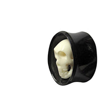 Cargar imagen en el visor de la galería, Horn Plug oval Totenkopf Bone Inlay schwarz weiß Flesh Tunnel Organic Expander Tribal Piercing - chic-net.de

