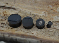 Cargar imagen en el visor de la galería, Horn Plug schwarz gewölbt glänzend Organic Piercing - chic-net.de
