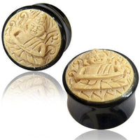 Cargar imagen en el visor de la galería, Horn Plug sitzender Buddha schwarz hell Flesh Tunnel Holz Inlay Organic Expander Tribal Piercing - chic-net.de
