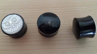 Load image into Gallery viewer, Hornplug Perlmutt Horn Eule handgeschnitzt schillernd Tunnel Plug weiß Expander - chic-net.de
