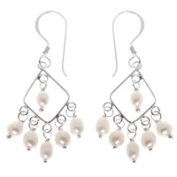 Load image into Gallery viewer, Karo Silberohrhänger 6 Zuchtperlen (1A Naturqualität) 925er Sterling Silber 2 cm - chic-net.de
