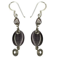 Cargar imagen en el visor de la galería, Katzenaugen-Ohrringe, Ohrhänger mit ovalförmigem grau-gefärbtem Katzenauge und Bügel aus Sterling Silber 925 - chic-net.de
