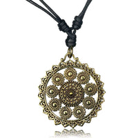 Cargar imagen en el visor de la galería, Kette Brass Baumwolle schwarz Anhänger Muster antik golden - chic-net.de
