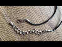 Load image into Gallery viewer, Kette Kautschuk-Band schwarz Anhänger Messing Herzen unregelmäßige Form 76-82 cm - chic-net.de
