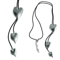 Load image into Gallery viewer, Kette Kautschuk-Band schwarz Anhänger Messing Herzen unregelmäßige Form 76-82 cm - chic-net.de
