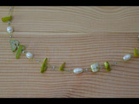 Cargar imagen en el visor de la galería, Kette Steinsplitter Perlen Glasperlen Damen Zuchtperlen Schmuck oliv grün weiß 42 cm nickelfrei - chic-net.de
