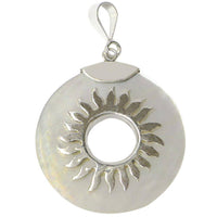 Load image into Gallery viewer, kreisrunder Perlmutt-Anhänger,Damenanhänger mit 925er Sterlingsilber mit sonnenförmiger Silberverzierung und Loch in der Mitte - chic-net.de
