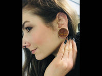 Cargar imagen en el visor de la galería, Krokodil Holz Plug Baum des Lebens hell double flared - chic-net.de
