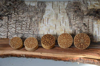 Cargar imagen en el visor de la galería, Krokodil Holz Plug Kreuz Blume hell double flared - chic-net.de
