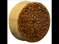 Cargar imagen en el visor de la galería, Krokodil Holz Plug Mandala Blume hell double flared - chic-net.de
