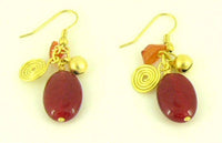 Load image into Gallery viewer, Kupferohrringe Ohrringe gefärbter Jadestein rot orange gold Schelle Spirale, nickelfrei - chic-net.de
