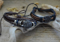 Load image into Gallery viewer, Leder Armband braun breit Brass Button verstellbar - chic-net.de
