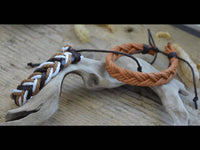 Load image into Gallery viewer, Leder Armband breit dreilagig geflochten verstellbar - chic-net.de
