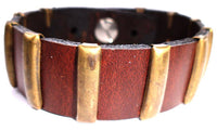 Cargar imagen en el visor de la galería, Lederarmbänder braun breit goldene rechteckige Nieten Brass Armband Leder unisex nickelfrei - chic-net.de
