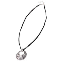 Load image into Gallery viewer, Lederbandkette schwarz Ringe Edelstahl silberfarben  Länge 25 cm - chic-net.de
