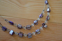 Load image into Gallery viewer, lila Halskette zweireihig mit Glasperlen Perlmutt Splitter - chic-net.de
